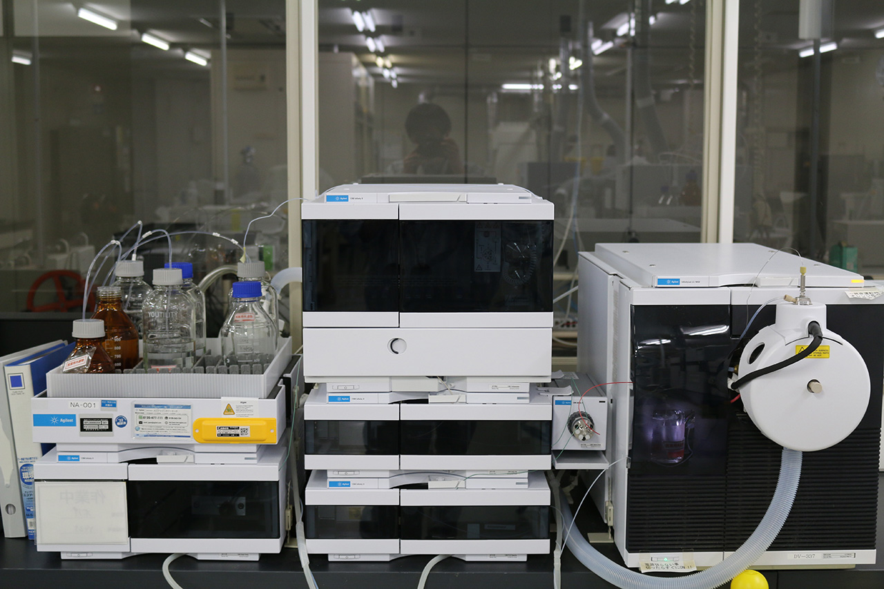 Liquid chromatography-mass spectrometer (LC-MS)