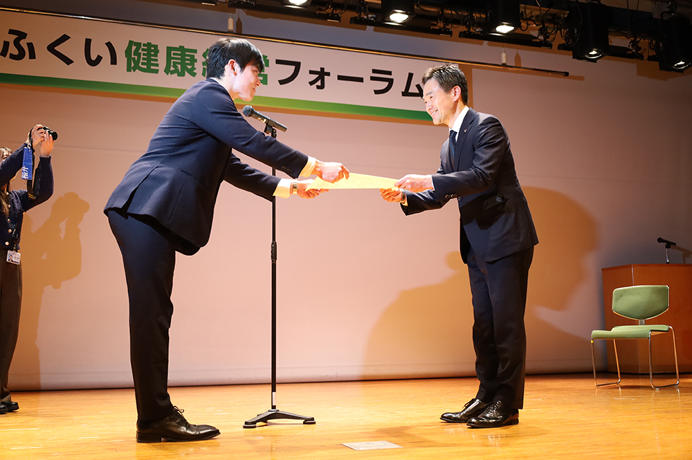 「ふくい健康づくり実践事業所」知事賞表彰の様子